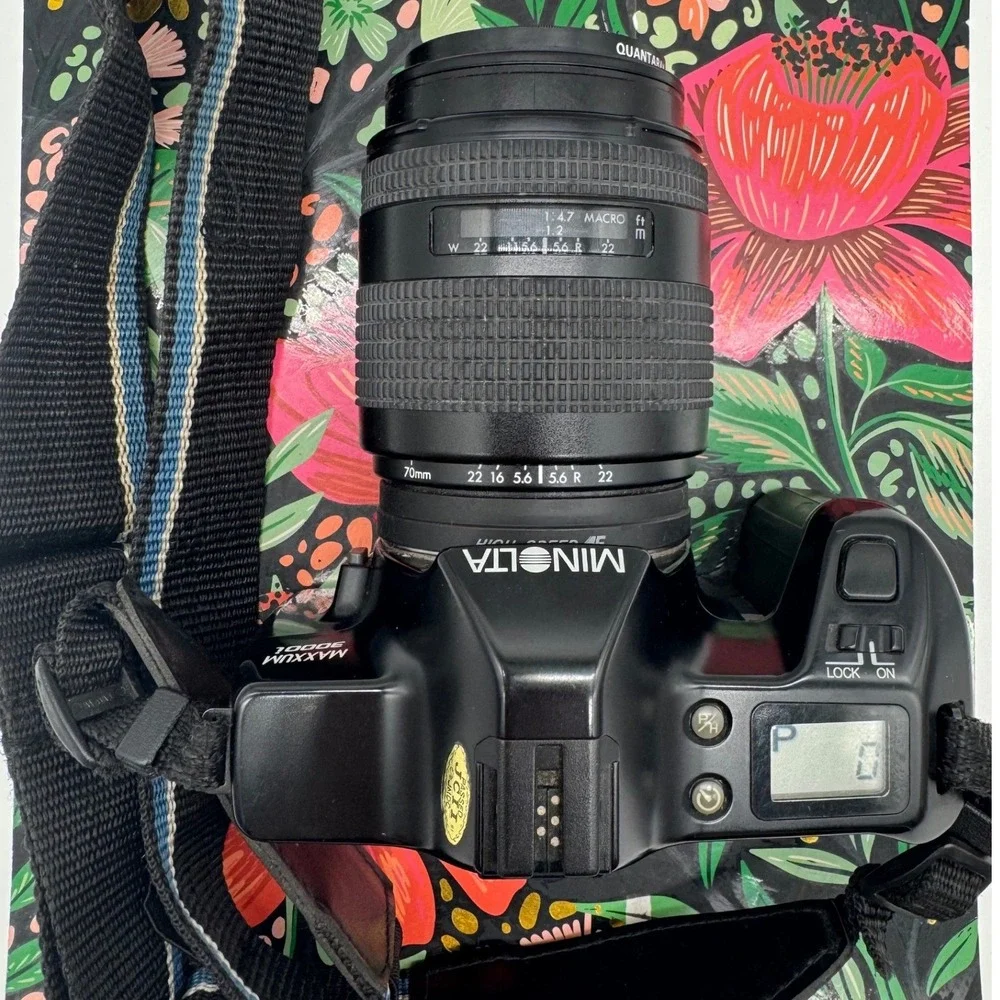 Minolta Maxxum 3000i 35mm SLR Camera with Quantaray 70-210mm AF Lens and Strap